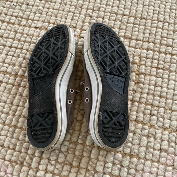 These slip on converse gym shoes are the classic style! - Picture 2 of 3